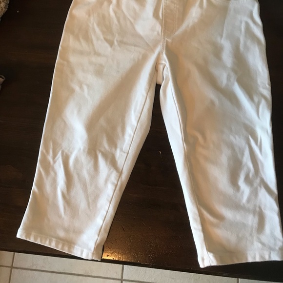 | Baccini | Make an Offer | White Capri Pants - Picture 2 of 8